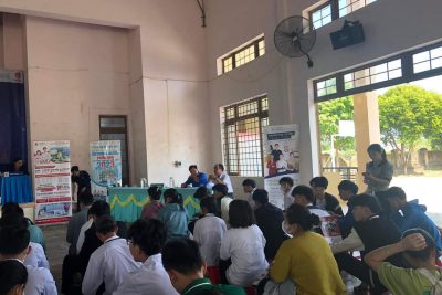 Đoàn trường THPT Trần Phú phối hợp với tỉnh đoàn và các trường Đại học tổ chức tư vấn hướng nghiệp chọn nghề cho các em học sinh khối 12 với chủ đề tư vấn “ Hiểu mình – Hiểu nghề – Sáng tương lai”.