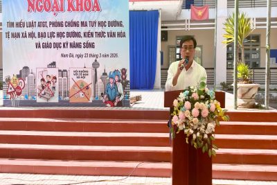 TRƯỜNG THPT TRẦN PHÚ – NAM ĐÀ TỔ CHỨC HOẠT ĐỘNG NGOẠI KHÓA TUYÊN TRUYỀN GIÁO DỤC KIẾN THỨC PHÁP LUẬT VỀ ATGT, PHÒNG CHỐNG MA TUÝ HỌC ĐƯỜNG, TỆ NẠN XÃ HỘI, BẠO LỰC HỌC ĐƯỜNG, KIẾN THỨC VĂN HOÁ VÀ GIÁO DỤC KỸ NĂNG SỐNG CHO HỌC SINH.